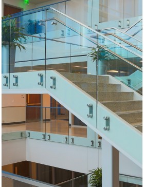La gamme de barriere d'escalier verre - Railings Design